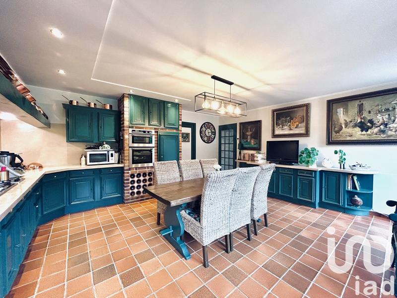 Maison - 300 m² - 8 pièces