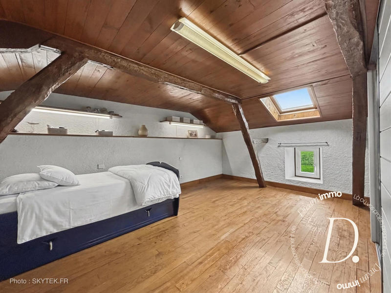 Maison - 280 m² - 6 pièces