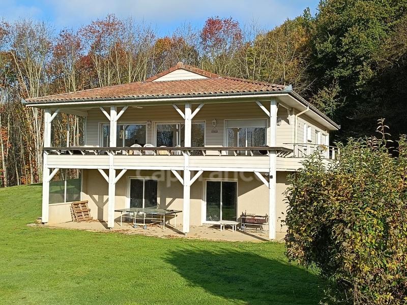 Propriété - 310 m² - 12 pièces