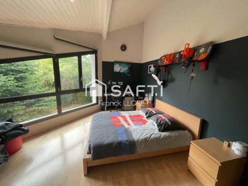 Maison - 300 m² - 11 pièces