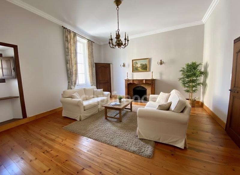 Maison - 265 m² - 10 pièces