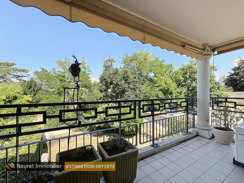 Appartement - 104 m² - 4 pièces