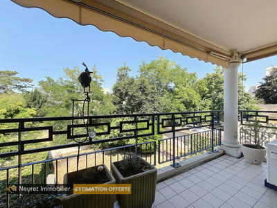 Appartement - 104 m² - 4 pièces