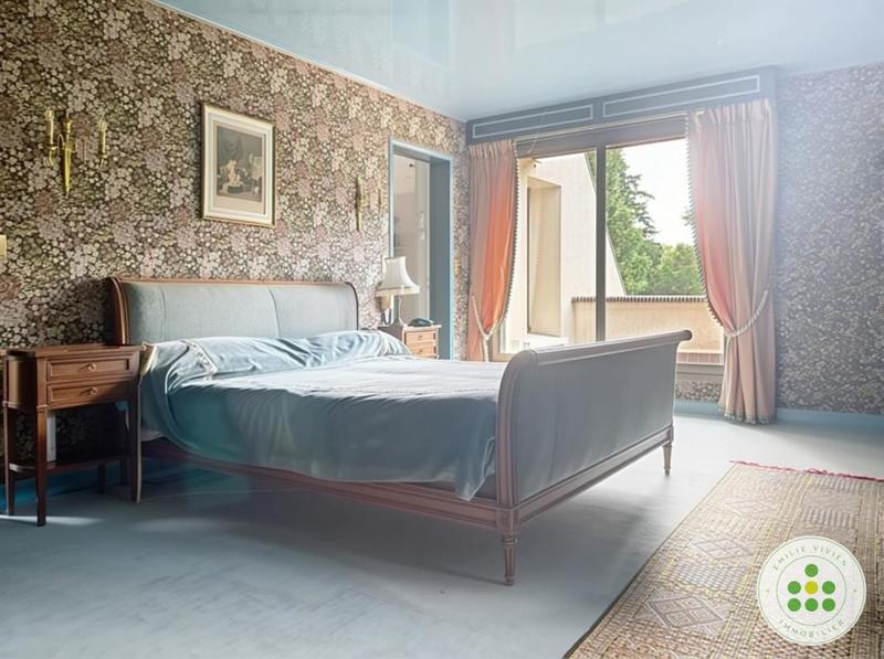 Maison - 330 m² - 8 pièces