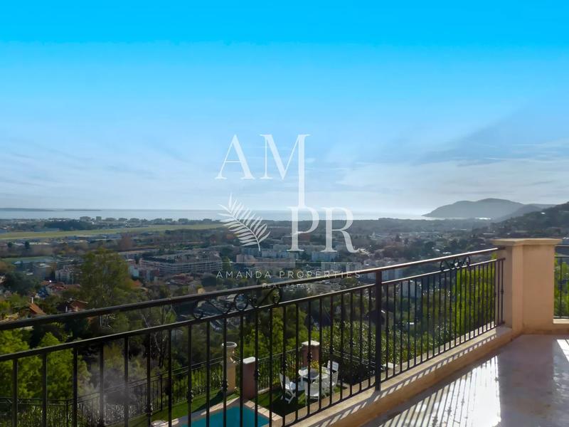 Villa - 220 m² - 8 pièces