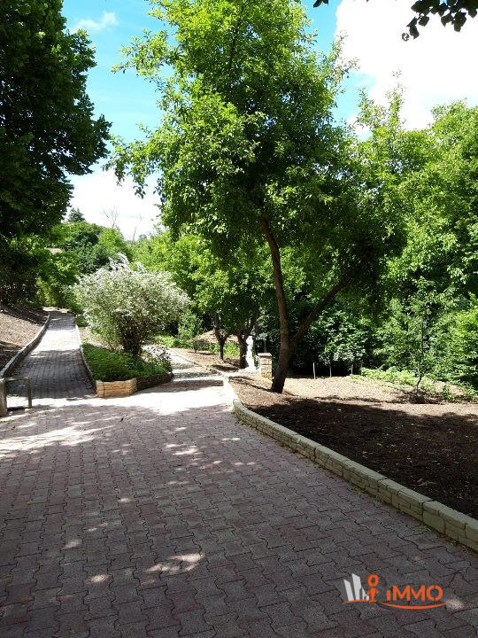 Maison - 300 m² - 8 pièces