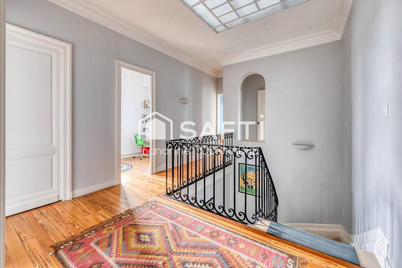 Hôtel particulier - 203 m² - 7 pièces