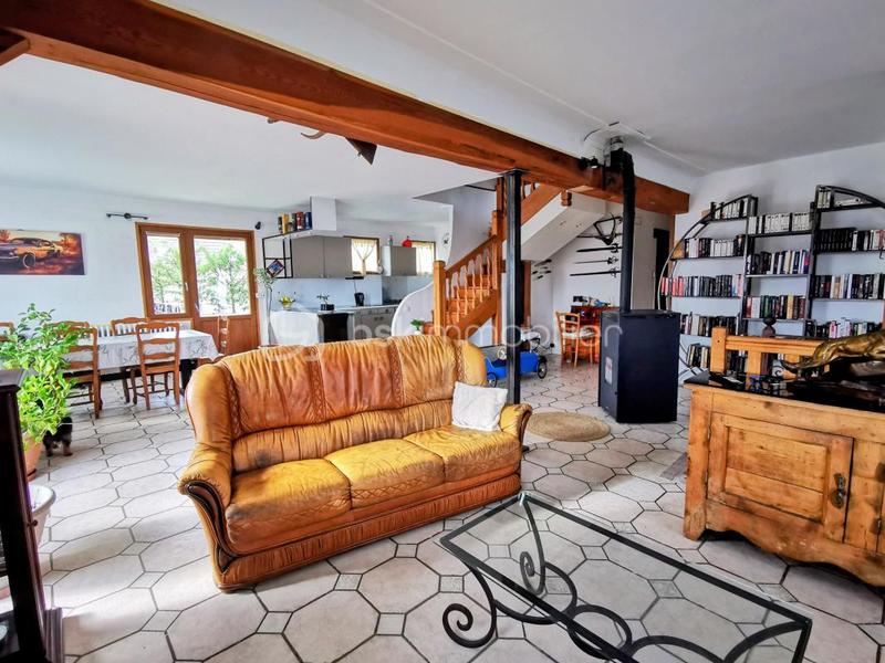 Propriété - 222 m² - 10 pièces