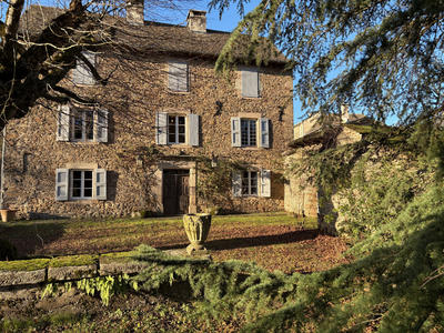 Maison - 250 m² - 8 pièces