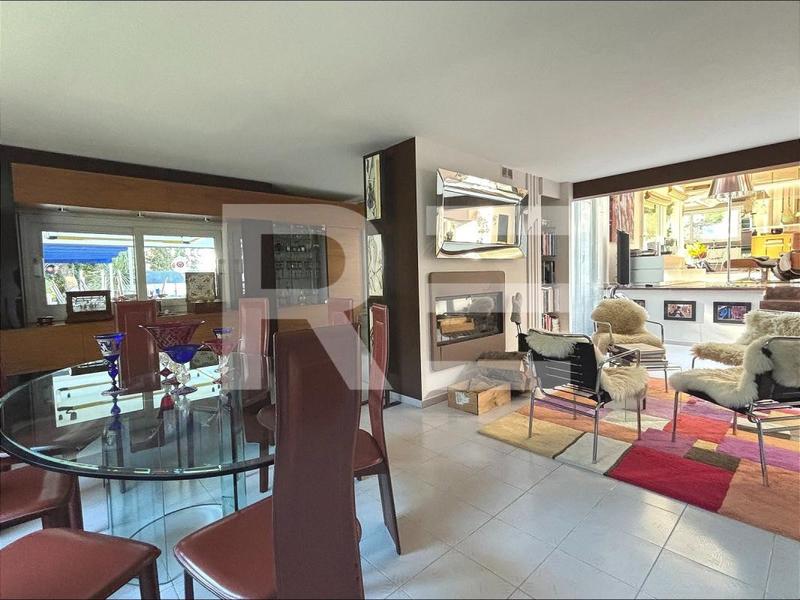 Villa - 323 m² - 8 pièces