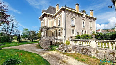 Maison - 342 m² - 12 pièces