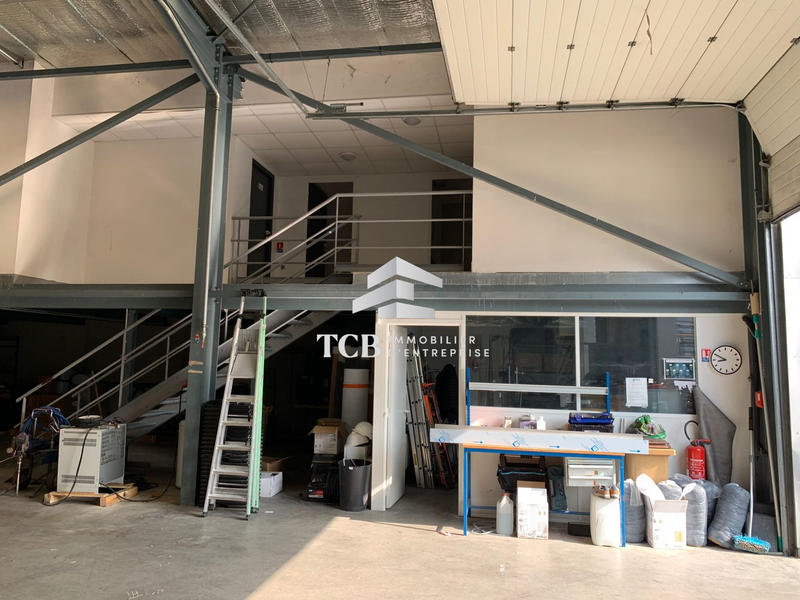 Local d'activités - 1 556 m²