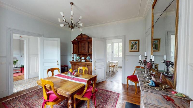 Maison - 229 m² - 7 pièces