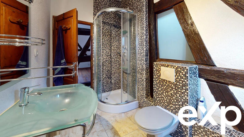 Maison traditionnelle - 258 m² - 7 pièces