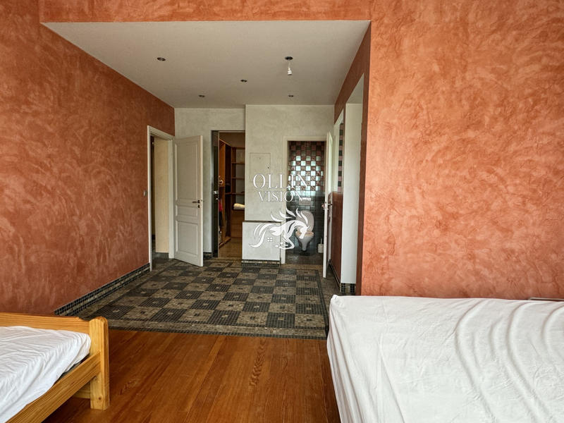 Villa - 600 m² - 16 pièces