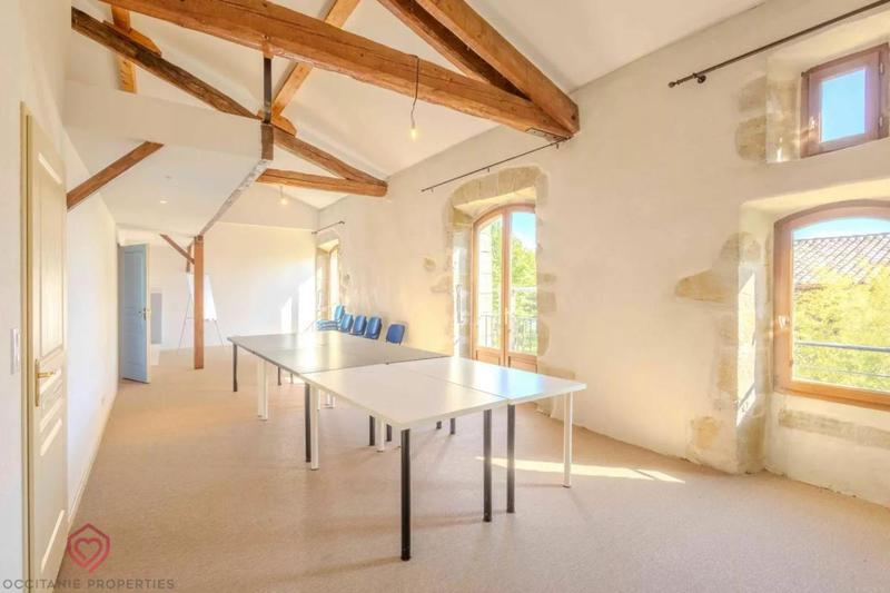 Corps de ferme - 700 m² - 17 pièces