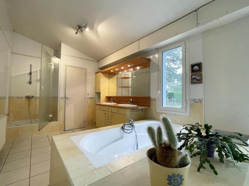 Villa - 213 m² - 6 pièces