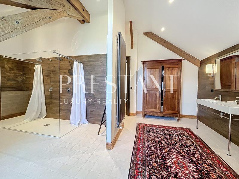 Maison - 655 m² - 14 pièces