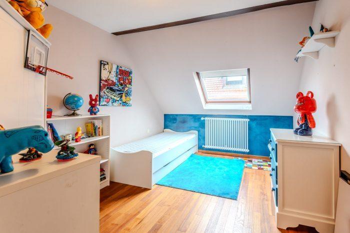 Maison traditionnelle - 299 m² - 7 pièces