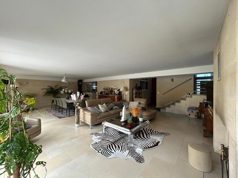 Maison - 230 m² - 7 pièces