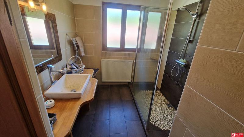 Maison traditionnelle - 142 m² - 7 pièces