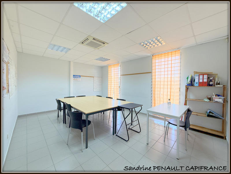 Bureau - 457 m² - 18 pièces