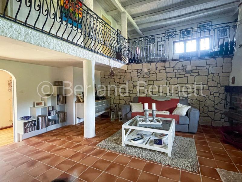 Maison en pierre - 211 m² - 8 pièces