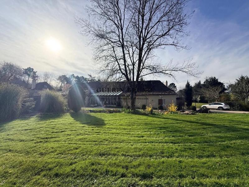 Propriété - 364 m² - 10 pièces