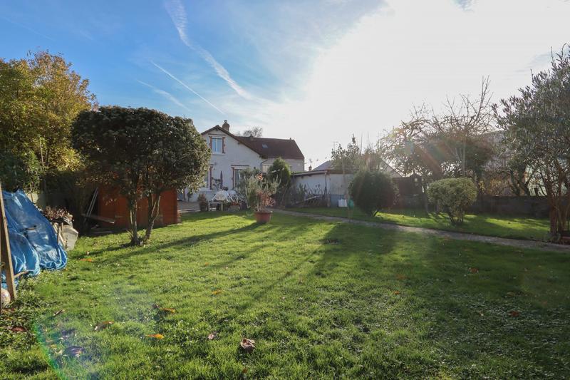 Maison traditionnelle - 81 m² - 4 pièces