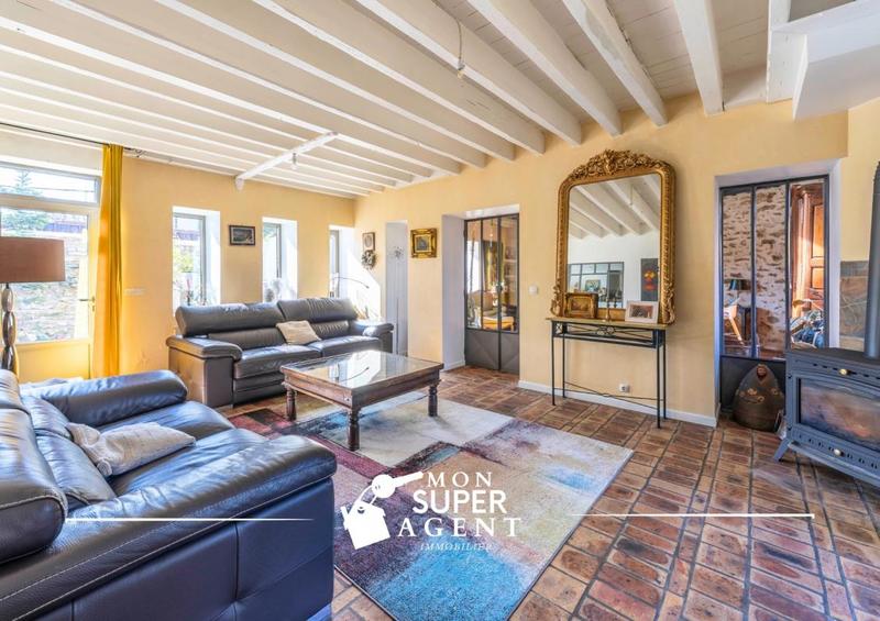 Maison - 202 m² - 7 pièces