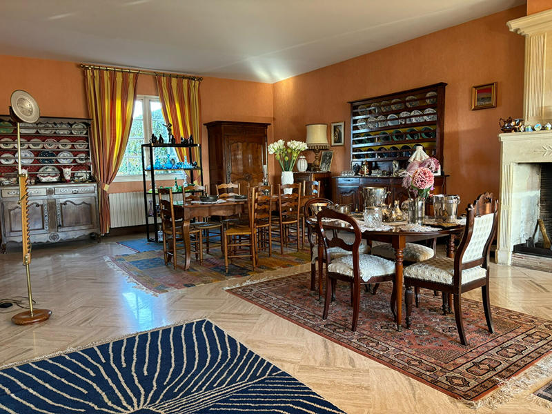 Maison - 275 m² - 10 pièces