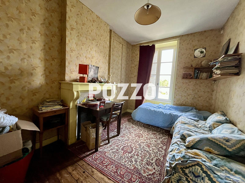 Maison - 250 m² - 12 pièces