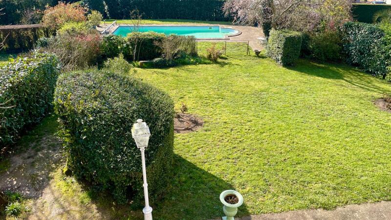 Maison - 198 m² - 8 pièces