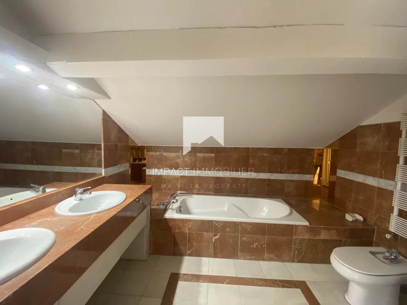 Maison - 197 m² - 4 pièces