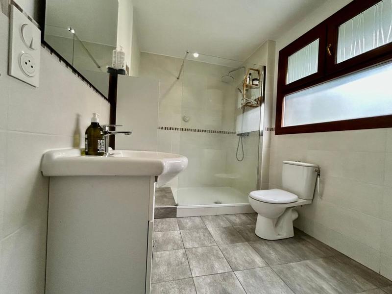 Maison - 225 m² - 7 pièces