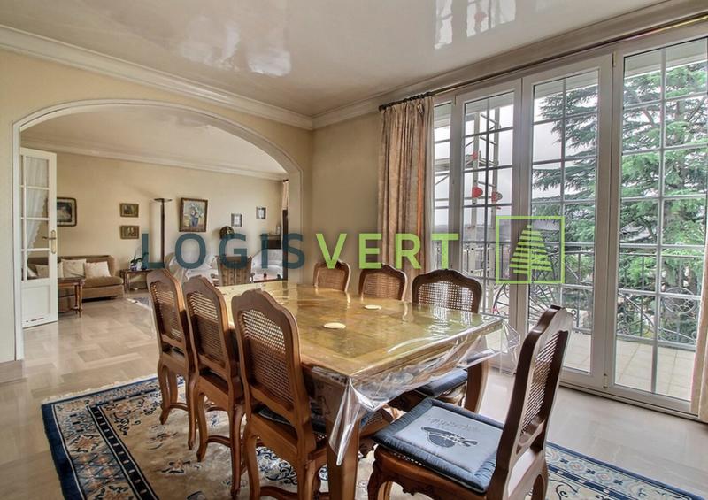 Maison - 256 m² - 11 pièces