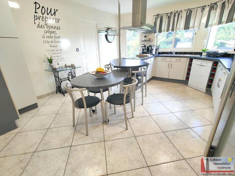 Pavillon - 330 m² - 6 pièces