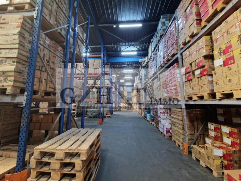 Entrepôt - 1 100 m²