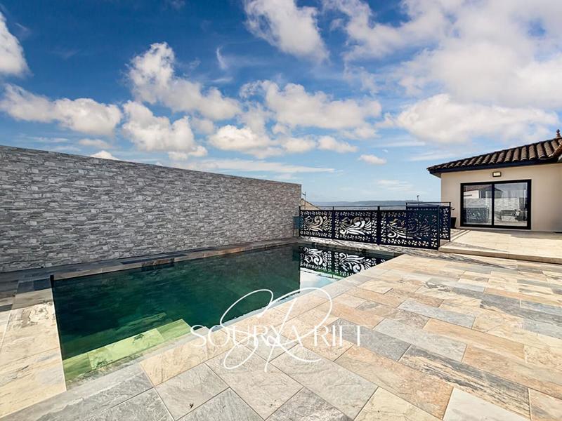 Maison - 161 m² - 7 pièces