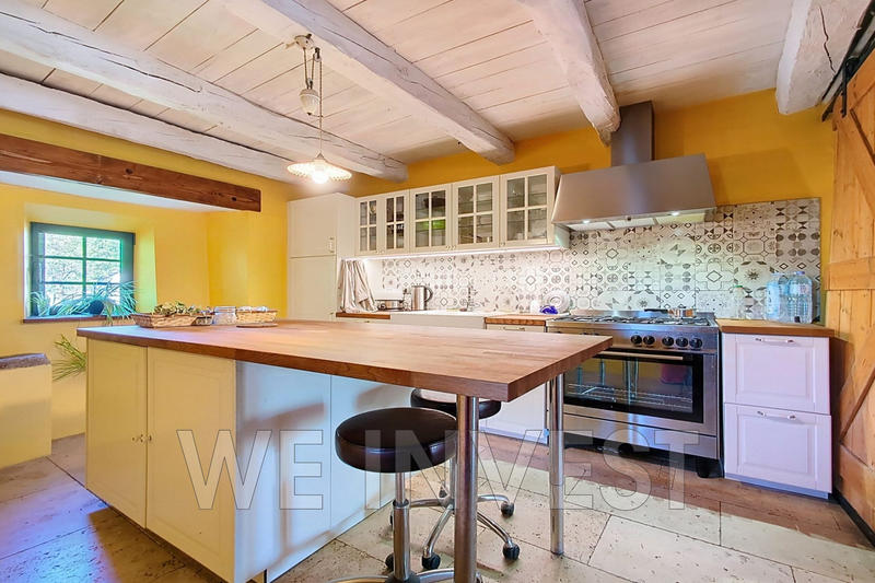 Propriété - 475 m²