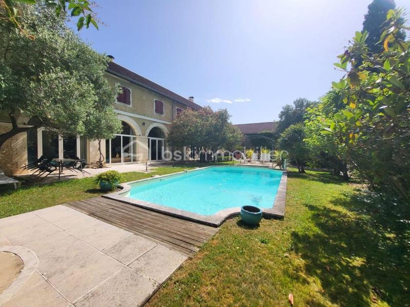 Maison - 400 m² - 10 pièces