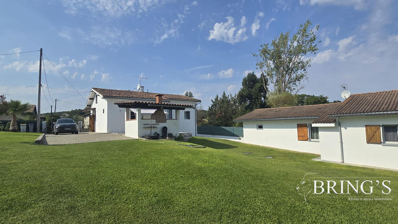 Villa - 166 m² - 8 pièces