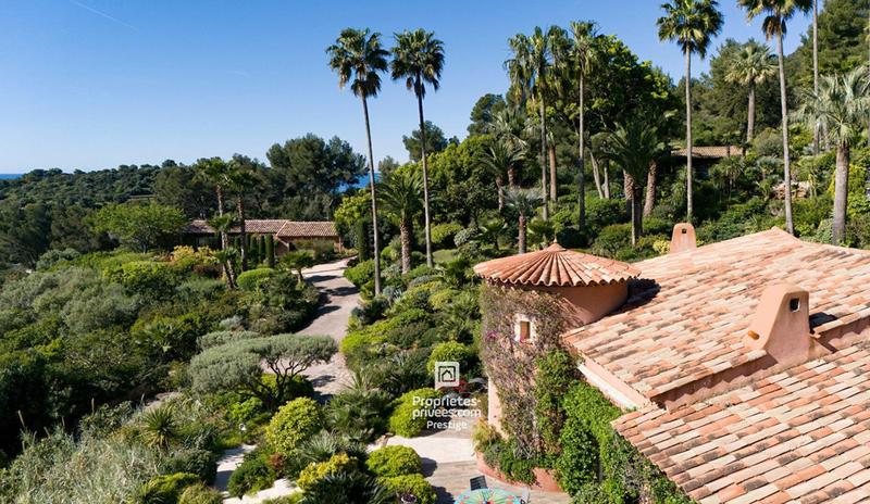 Maison - 372 m² - 10 pièces