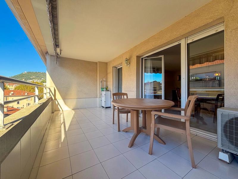 Appartement - 99 m² - 4 pièces