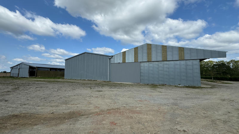 Local d'activité / Entrepôt - 2 070 m²