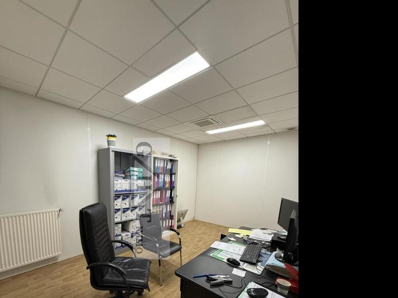 Entrepôt - 1 990 m²