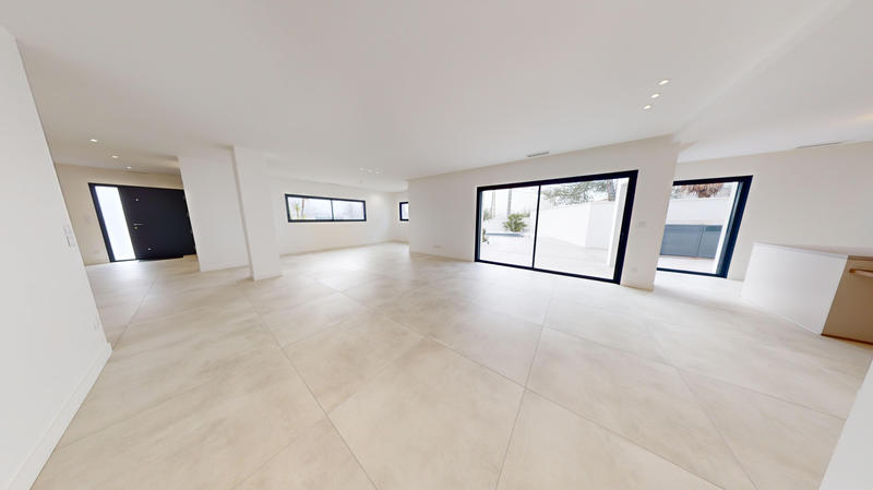 Maison - 201 m² - 5 pièces