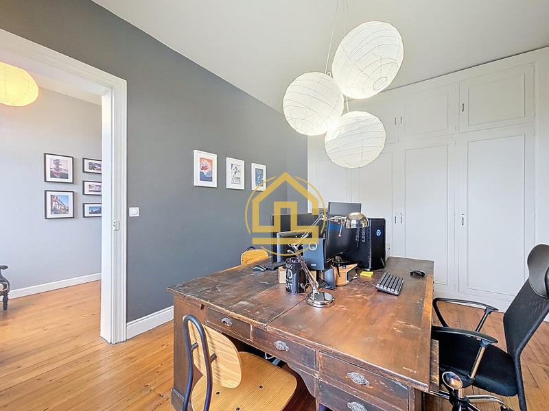 Maison - 275 m² - 10 pièces