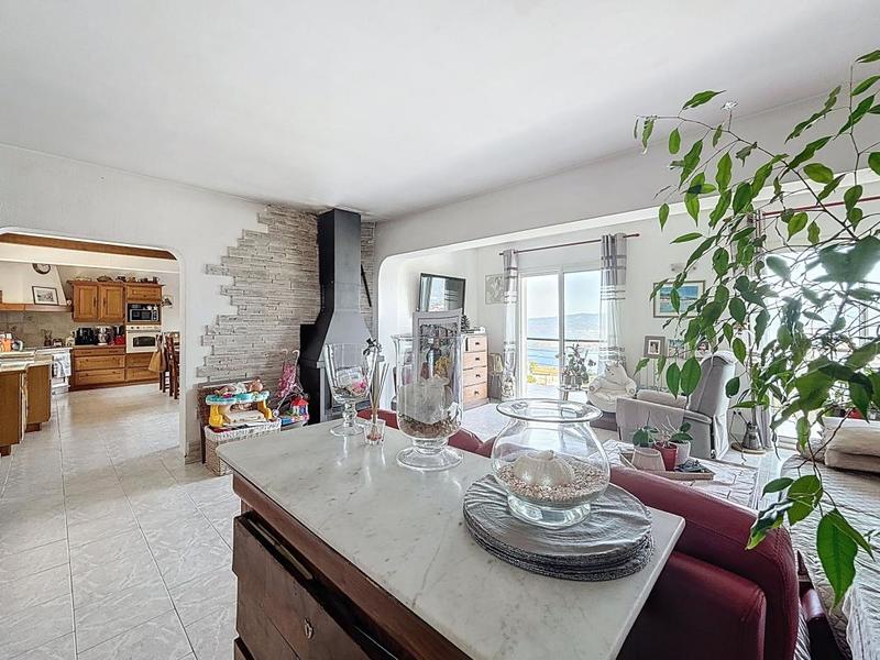 Villa - 300 m² - 5 pièces