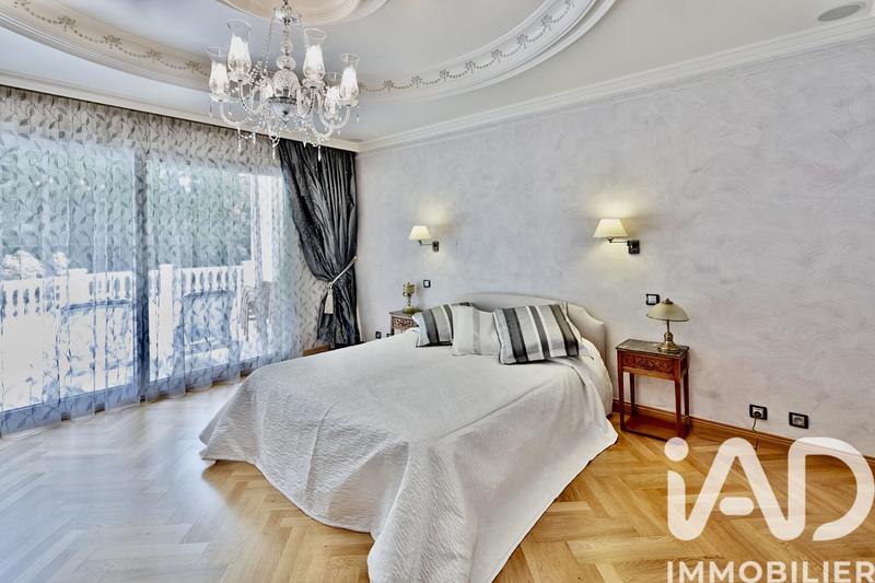 Maison - 296 m² - 10 pièces